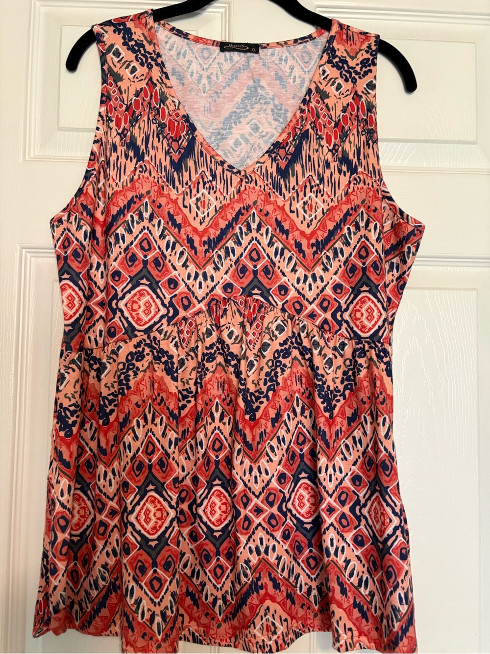 Sleeveless V-Neck Printed Tank Top - Coral & Navy